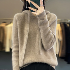 秋冬の新型100ウールのフード付きの女性のパーカーの中の厚い底のシャツの中にカジュアルな大きいサイズのニットのセーターを掛けます。