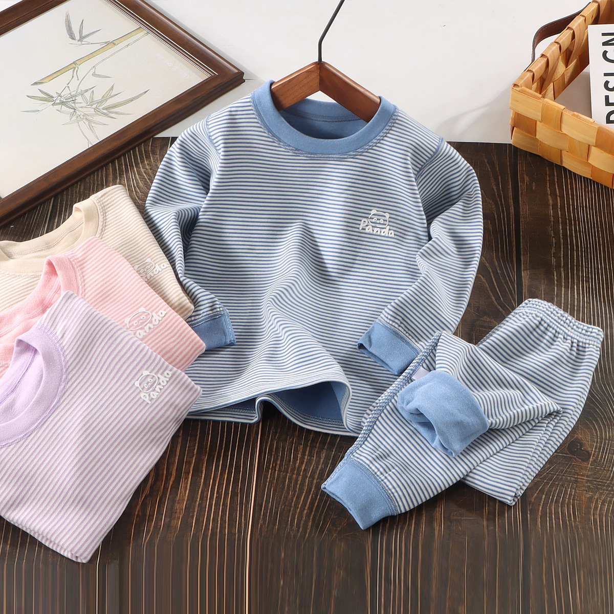 Niños de otoño y invierno lana seda abrigo de otoño pantalones de otoño hombres y mujeres rayas sin hueso conjunto de ropa de hogar caliente para niños mayores