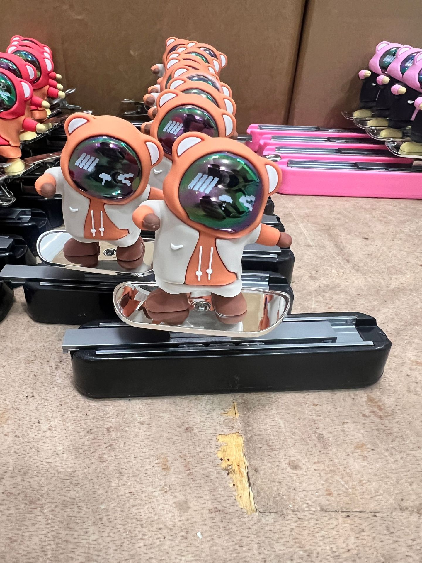 Creative new product: Moving Bear skateboard car temporary parking number plate, dashboard center console car decoration