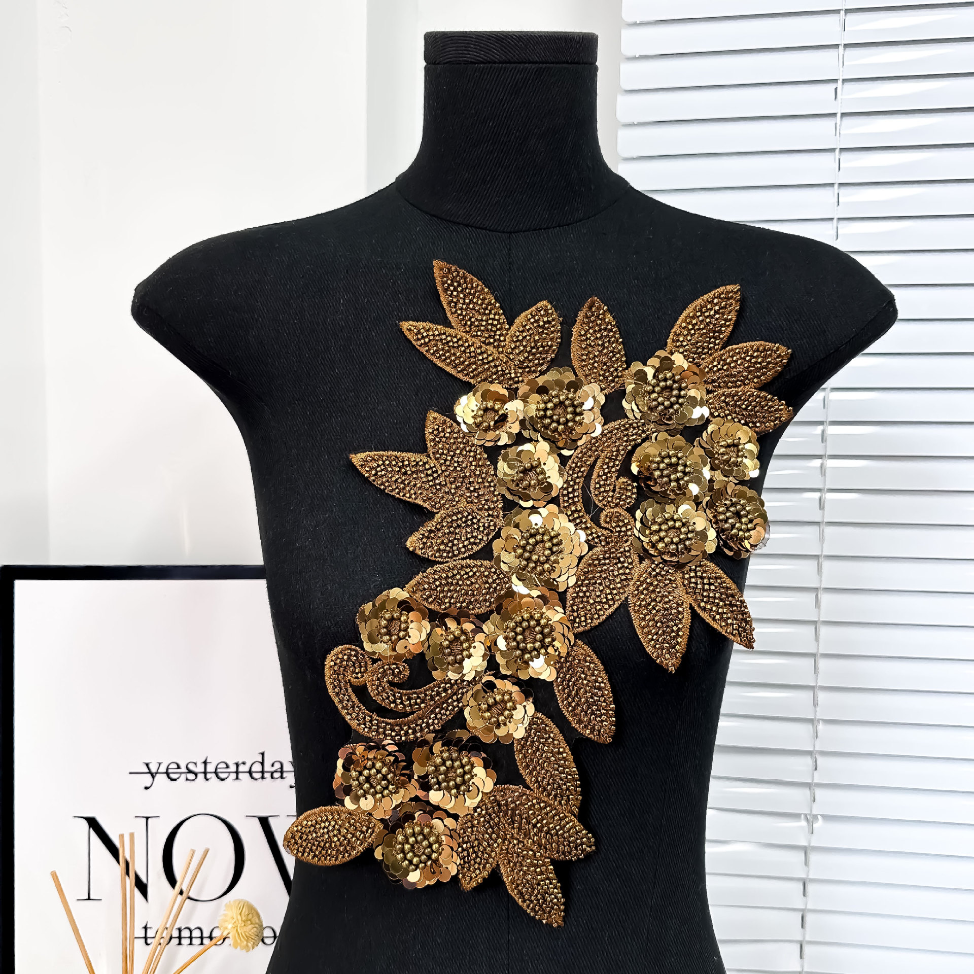 Nuevo transfronterizo de la industria pesada clavos cuentas cuentas sequillas flor tridimensional encaje vestido de boda vestido vestido de rendimiento vestido pegatinas de flores
