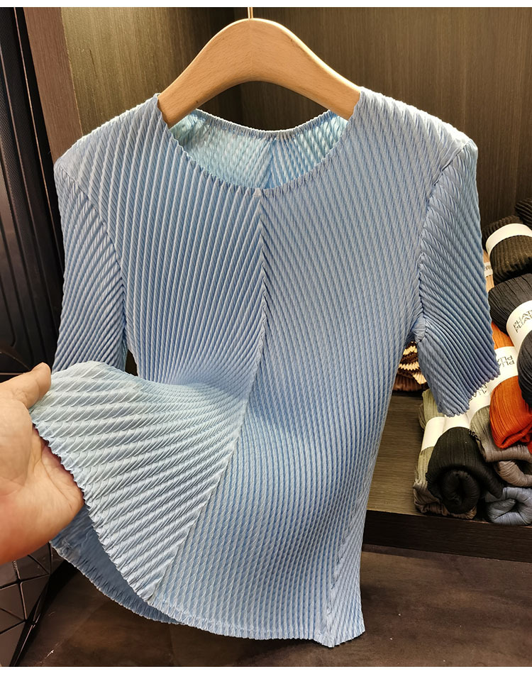 Áo thun cổ tròn xếp ly vảy rồng tay ngắn cao cấp nữ — Màu đen, tinh bột củ sen, màu tím đậm, bột hoa anh đào chi tiết 17