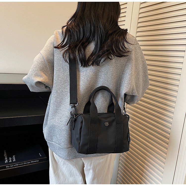 Simple Black Oxford Cloth Boston Bag for Women 2025 New Style Handbag Shoulder Bag Lightweight Crossbody Travel Bag