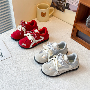 ��ͯ�����¿��\��ЬŮͯ�r�аٴ��Ь�ܲ����eܛ�׷����ϵ���Ь