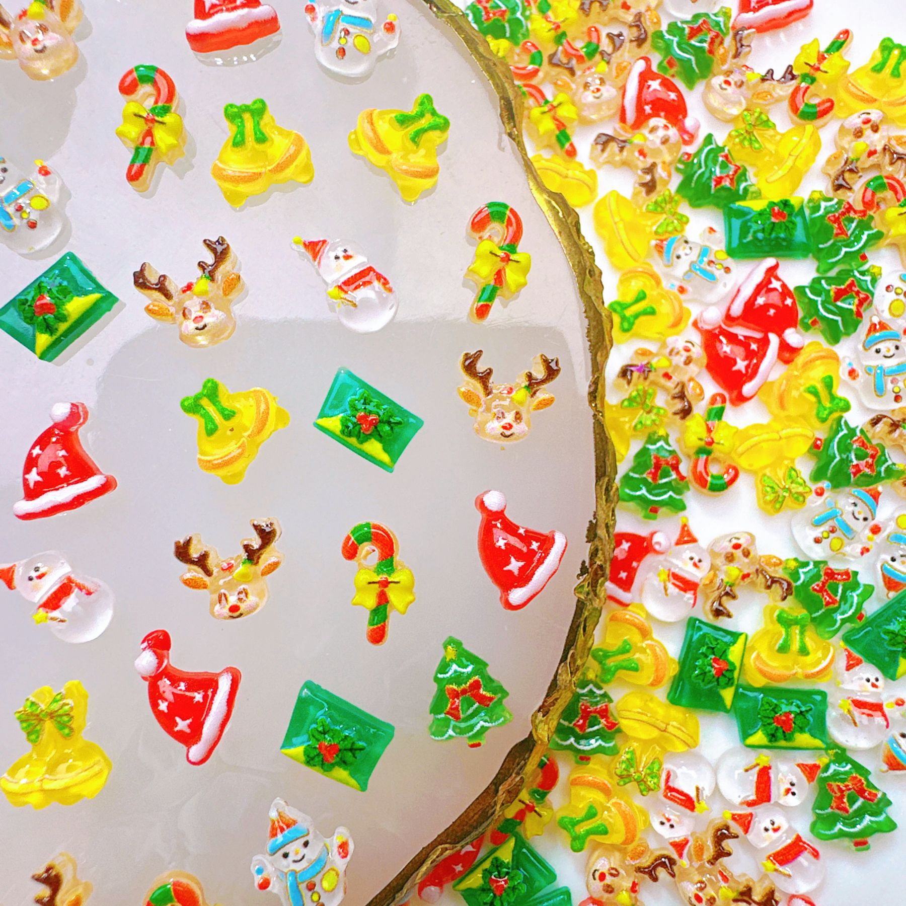 Christmas-themed cartoon nail art accessories, mini Christmas tree handmade DIY resin wearable nail decorations wholesale