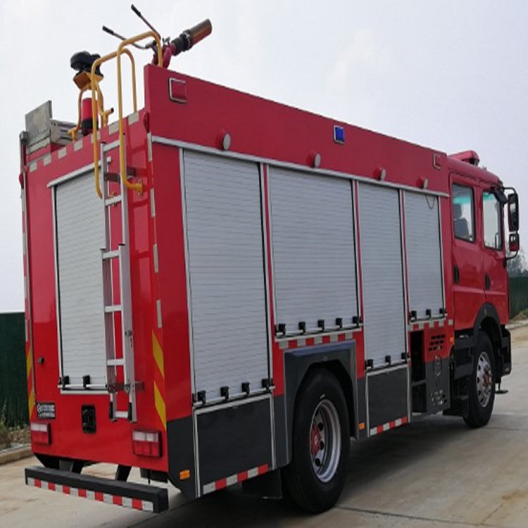 4 toneladas de camiones de bomberos de polvo seco GuoLiu rojo ChengLi marca de fábrica de embalaje convencional diesel de garantía nacional