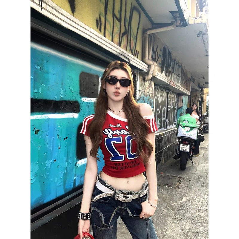 美式不规则斜肩上衣女夏季纯欲辣妹紧身短款设计感撞色短袖T恤ins|undefined