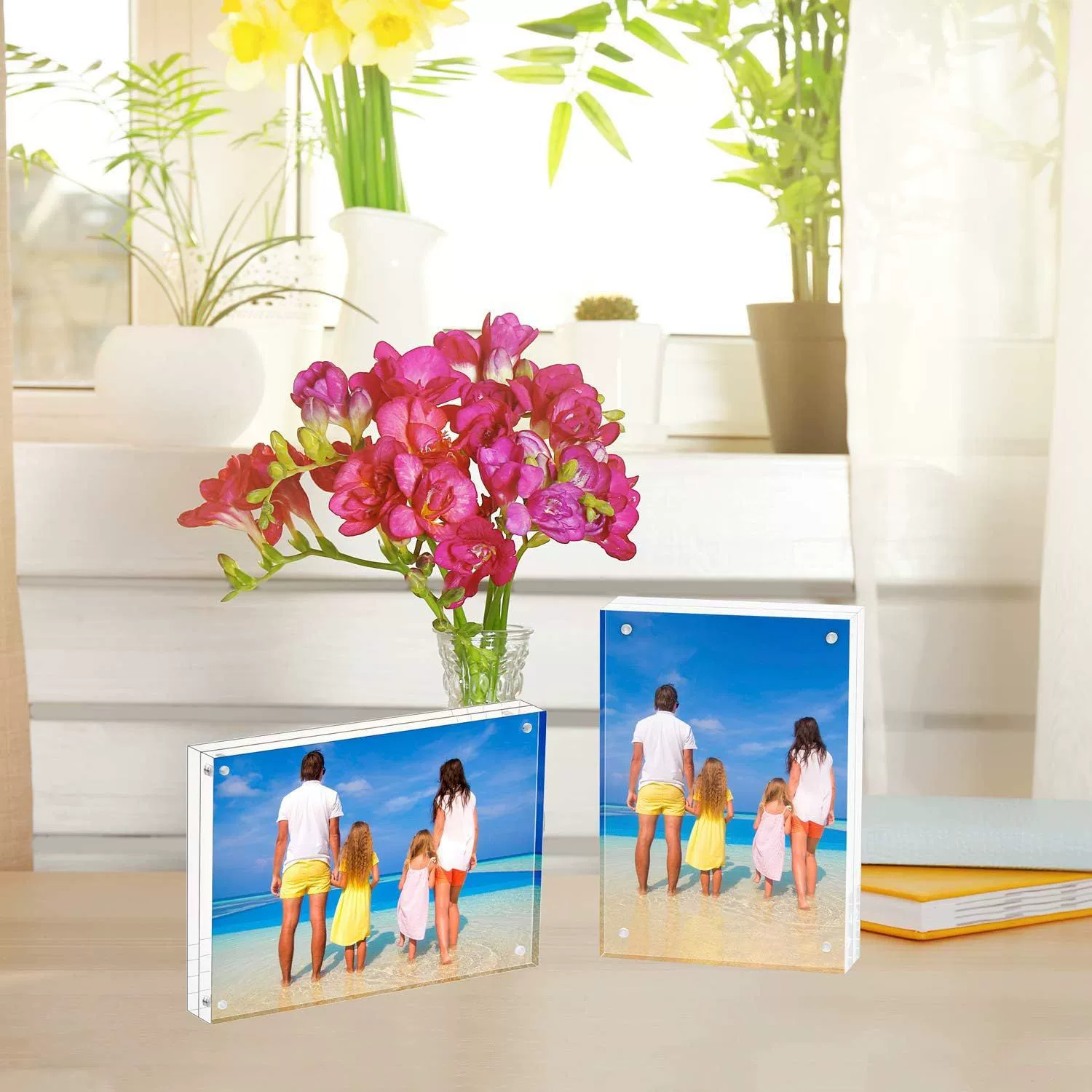 Double-sided magnetic table acrylic photo frame