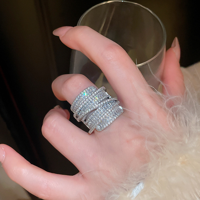 Corea del Sur ins triángulo circón anillo abierto nicho creativo versátil anillo de dedo índice elegante lujo ligero accesorios de alto sentido