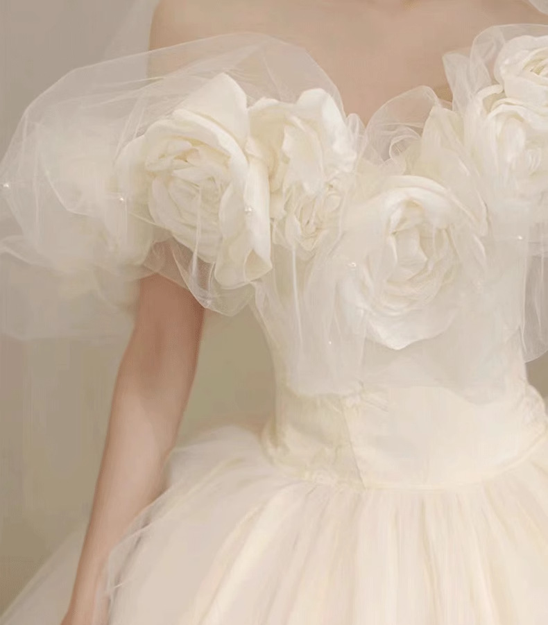 Abito da sposa mori con spalle scoperte stile francese per sposa_voghion.com