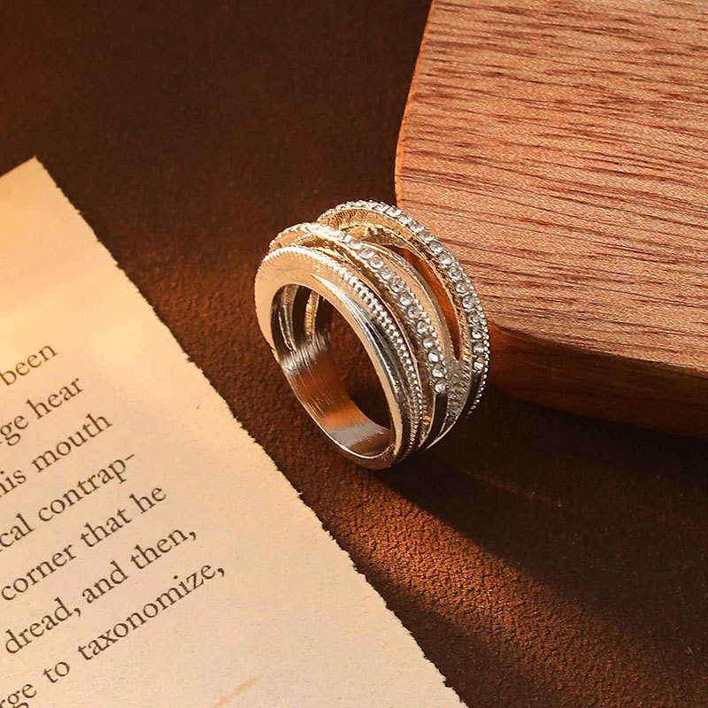 고급 파베 다이아몬드가 세팅된 유럽과 미국의 독창적인 크로스 레이어 와인딩 여성 반지 럭셔리 고급 반지 팔찌