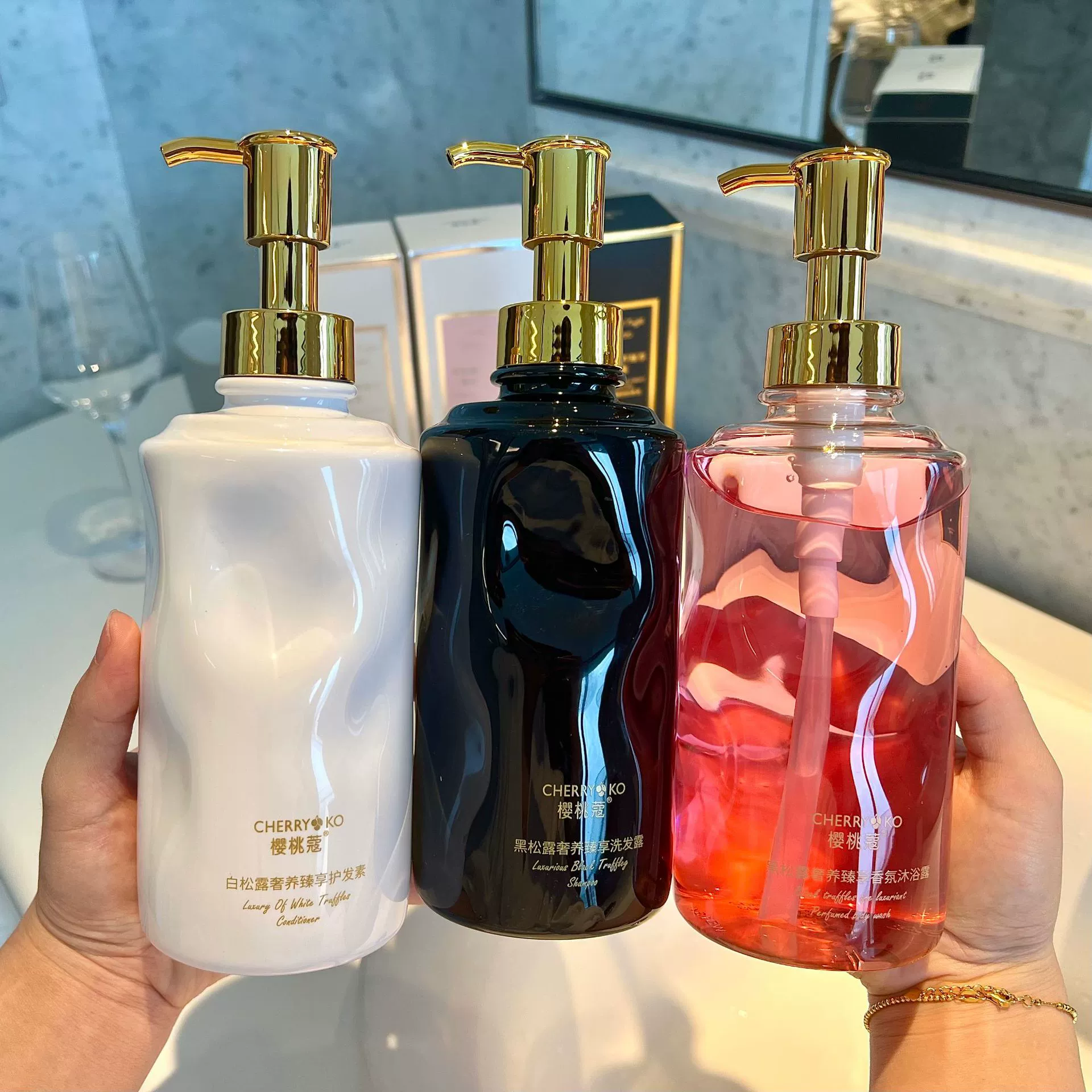 Встряхнуть вишневый кардак черный трюфель контроль масла пушистый шампунь питает податлив кондиционер для волос