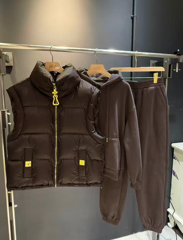 mm家25ss秋冬新款异型扣装饰棉马甲+卫衣三件套立领套装|undefined