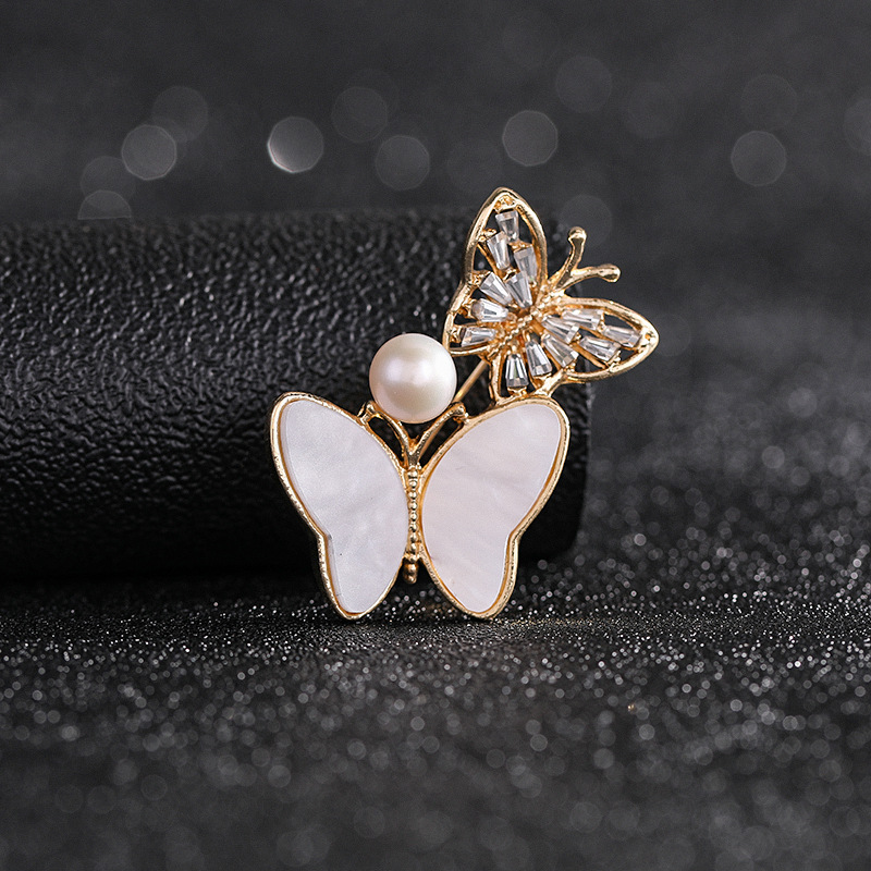 Fashion Flower Butterfly Alloy Plating Inlay Artificial Gemstones Pearl Women's Brooches display picture 5