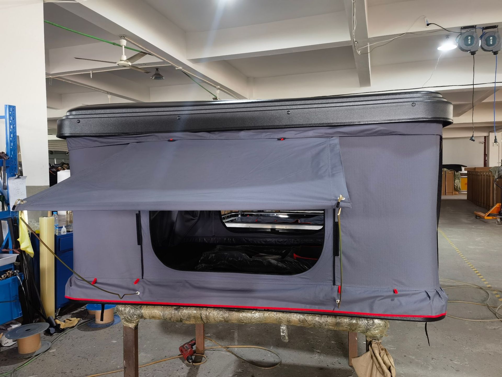 Helicóptico plástico ABS carpa de techo camping al aire libre auto-conducción viaje carpa de coche