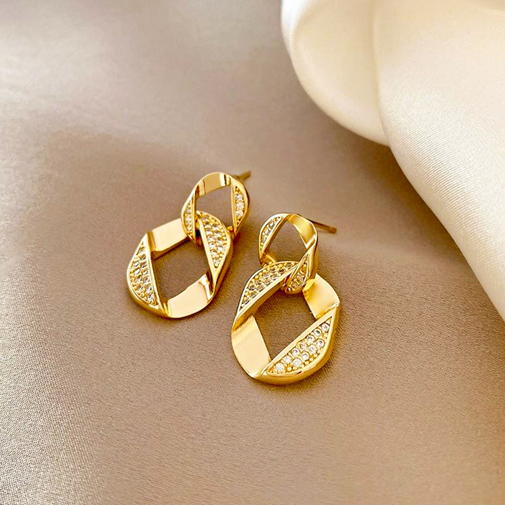 Fashion Geometric Rhombus Copper Inlaid Zircon Pendant Earrings display picture 3