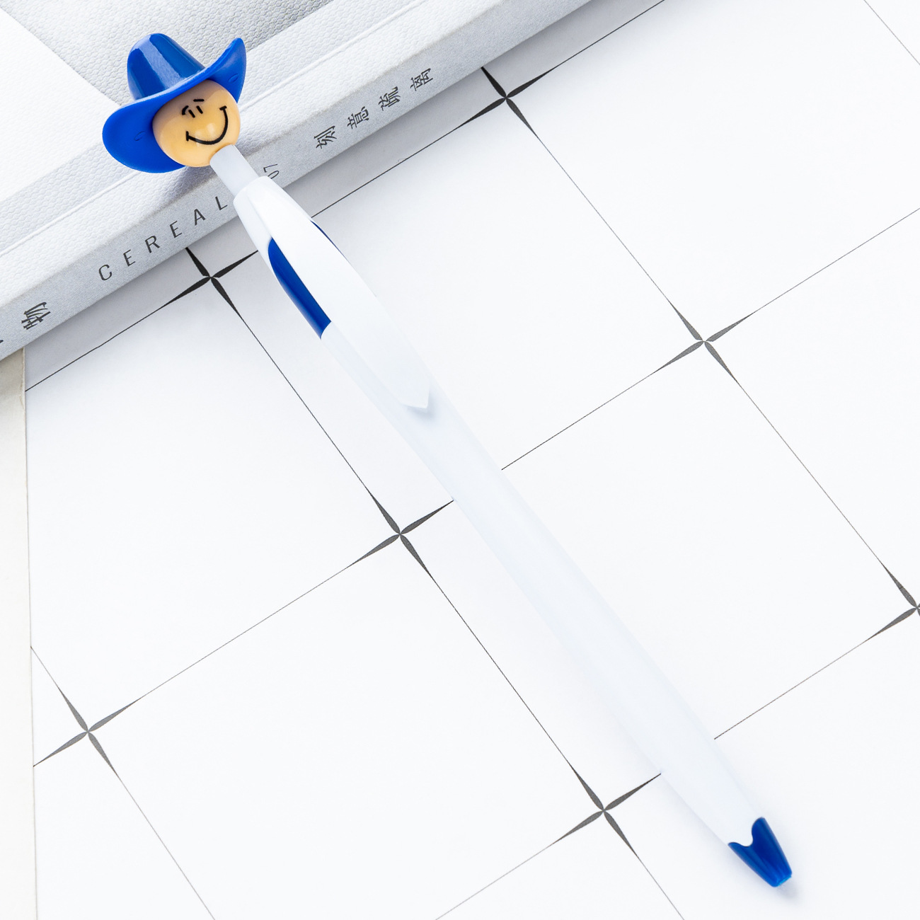 Pequeña calabaza bolígrafo de plástico sombrero de vaquero bolígrafo de juguete se puede imprimir logotipo creativo sonriente plástico bolígrafo al por mayor