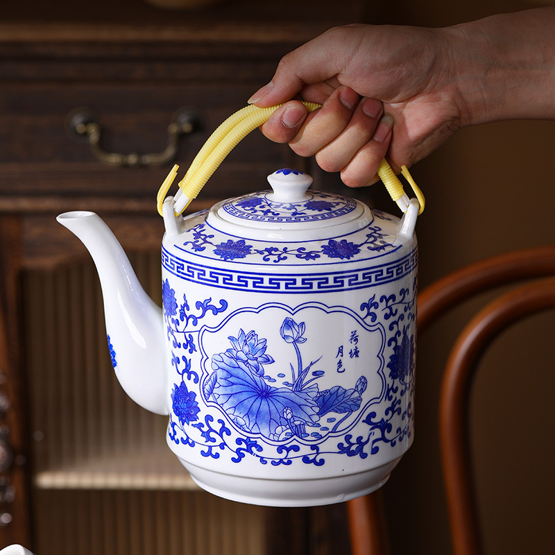 景徳鎮の青花の陶磁器の冷たい水筒のティーポットの大きいサイズの冷たい水筒の大容量の梁壺のシングルポットの古いティーポットの中国式|undefined