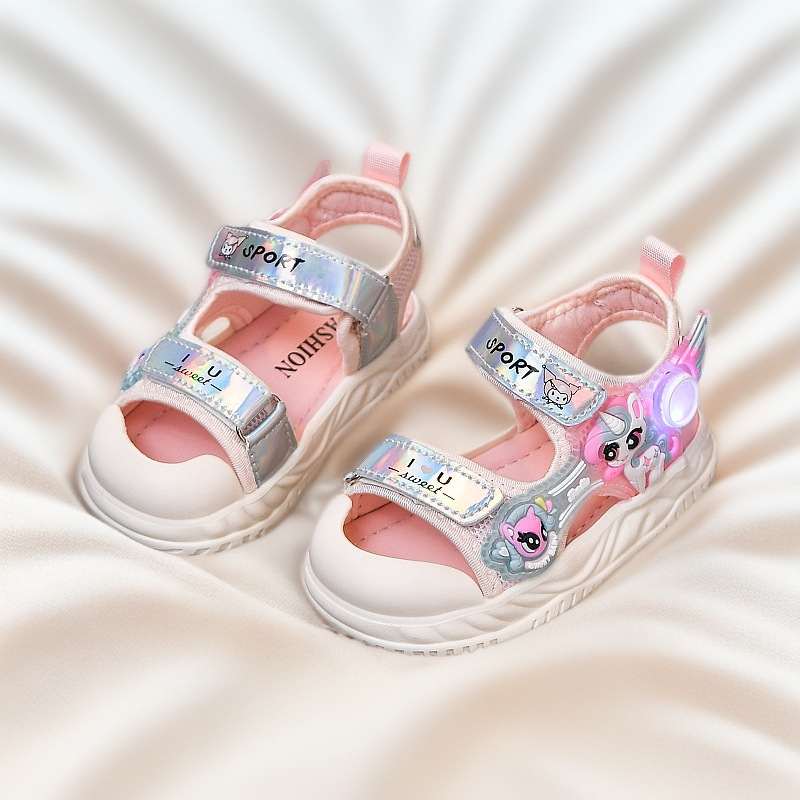 Sandalias iluminadas para niñas, nuevo estilo de verano, sandalias de princesa para niña, zapatos de suela suave para niños pequeños, zapatos de playa Baotou
