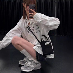 大衆MM6マギラスタイルの不規則な長袖シャツの男女のゆったりとしたカジュアルなシャツのコート
