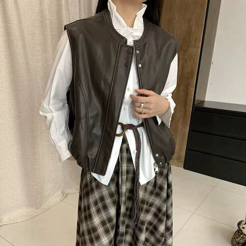Korean-style black protein leather vest for women, 2026 spring and autumn new fashion, sleeveless, loose-fitting, age-reducing, petite PU vest Korean-style black protein leather vest for women, 2026 spring and autumn new fashion, sleeveless, loose-fitting, age-reducing, petite PU vest