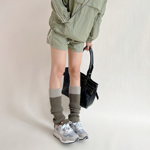 Autumn and winter knitted wool contrast color leg covers, versatile and slimming, button horns, color matching socks, hot girl subculture pile socks