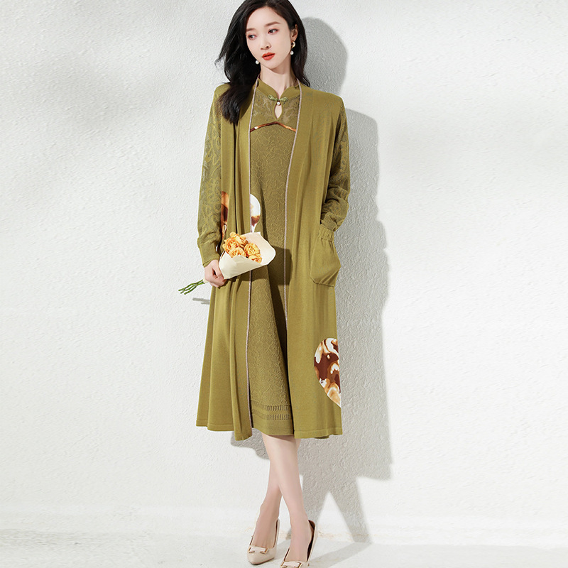 Early Spring New Women's Clothing 2025 Patchwork Ink Painting Heart Pattern Fashionable Long-Sleeved Loose Knitted Cardigan Sweater for Women