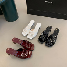 2025外贸春夏新款欧美时尚露脚趾水钻爱心小众纯色方头粗跟女凉鞋