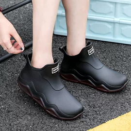 韩版时尚雨靴怎么选？防滑防水短筒款全解析
