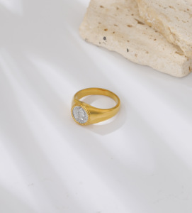 Anillo cerrado de acero titanio transfronterizo europeo y americano de Chenhé Jewelry, chapado en PVD con oro real de 18k, anillo de acero inoxidable que conserva el color, en stock. image 16