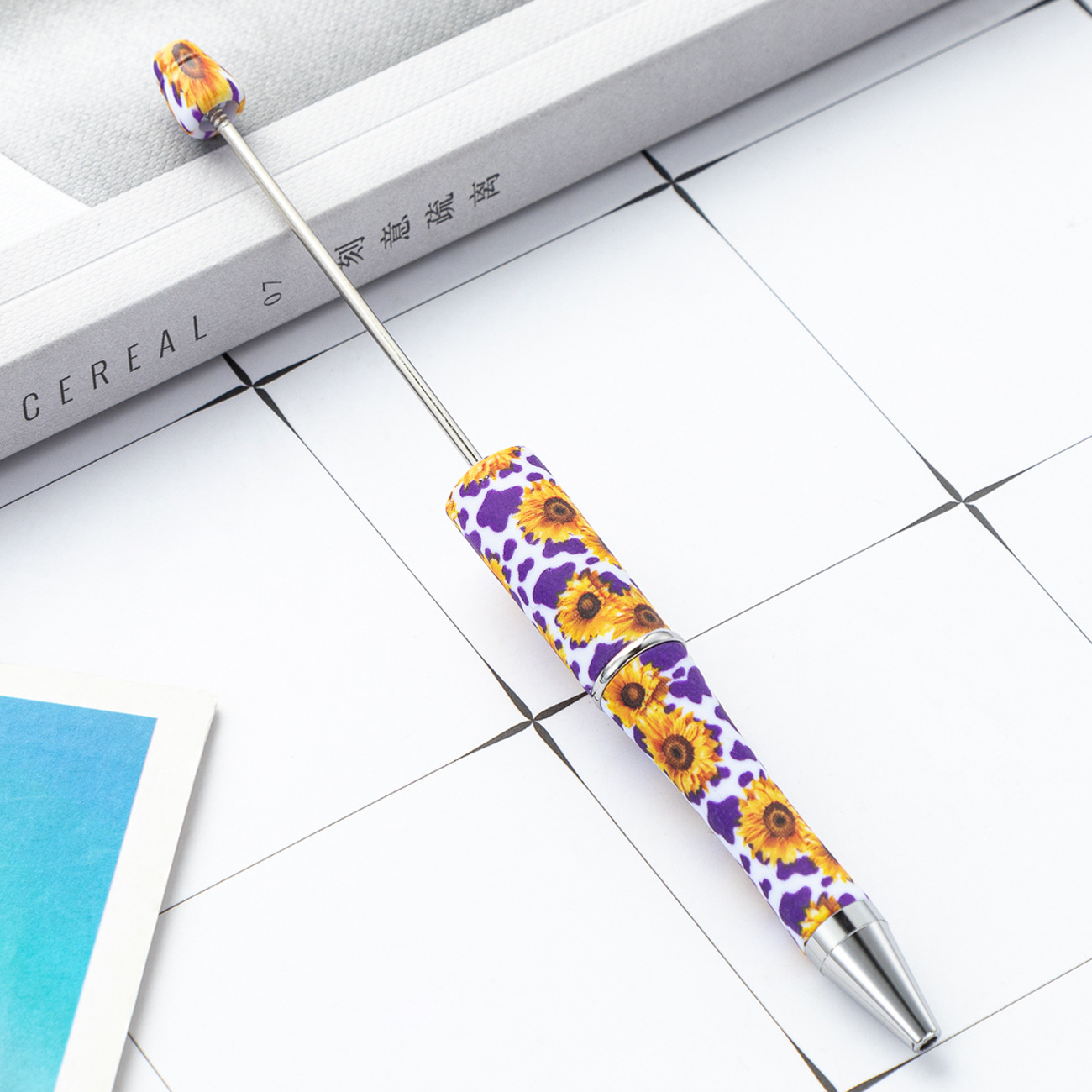 Pluma de cuentas de plástico bricolaje creativo hecho a mano estampado de leopardo pluma floral de cuentas de vaca impresión al por mayor nueva pluma de cuentas de plástico