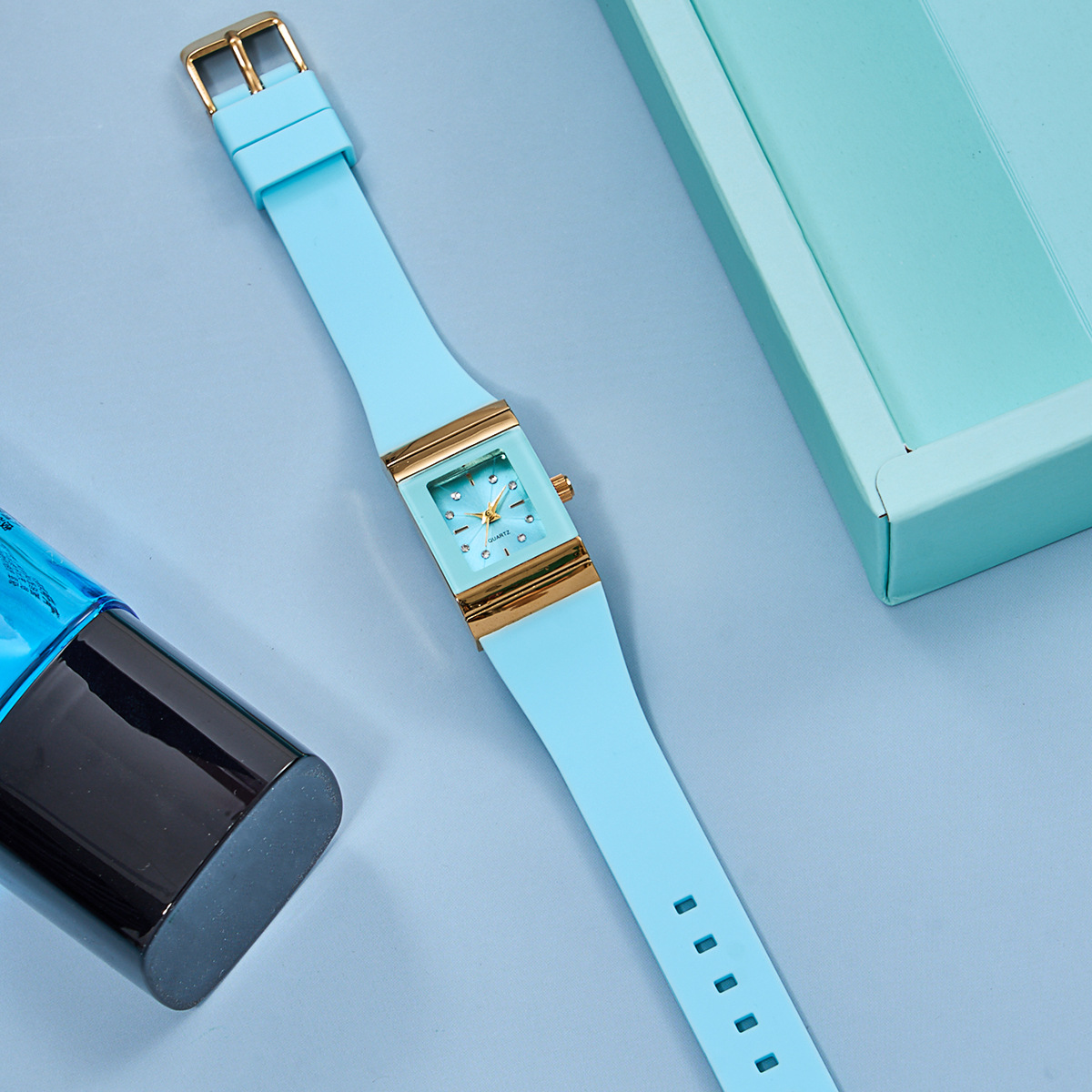 Heiße verkaufende neue kleine quadratische Damenuhr mit Silikonband, modische Damenuhr mit Diamanteinlage, trendige und personalisierte Quarzuhr_voghion.com