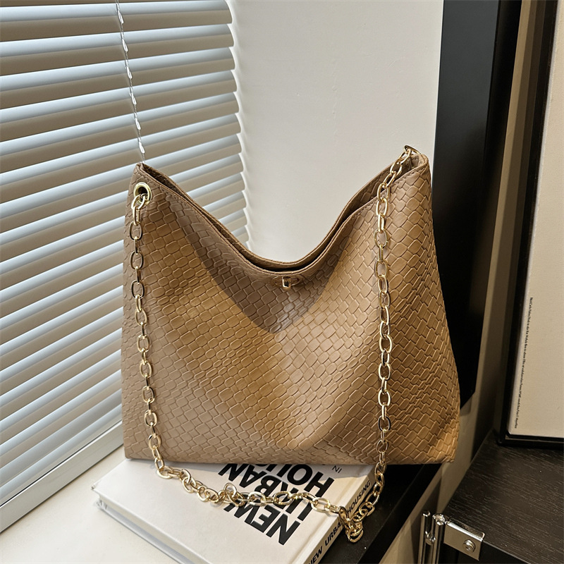 Moda coreana simple retro personalidad bolso de cadena de invierno 2024 nueva textura casual bolso de hombro axilar