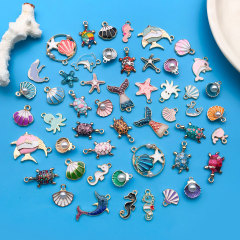 油を注ぐ50種類のアニメ海洋生物亀イルカ海星海馬ペンダントDIYキーホルダーアクセサリー部品