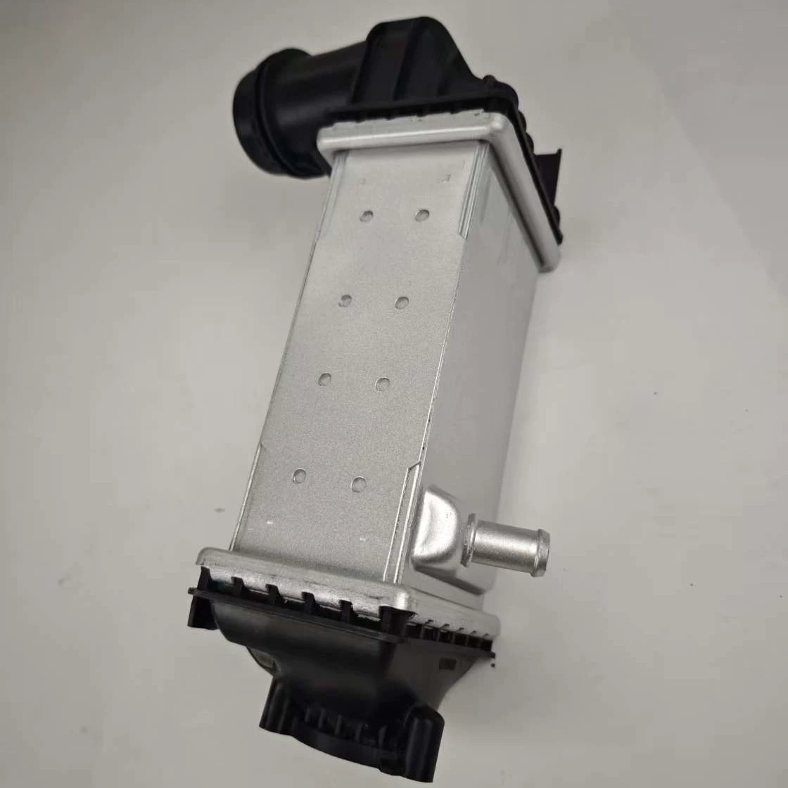 Радиатор прямых продаж на заводе · 05C145785C