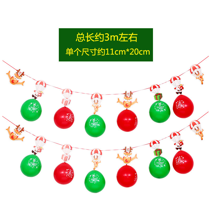 クリスマス装飾品風船は旗を引いて旗を掲げて幼稚園の店舗のデパートのシーンを飾っています。|undefined