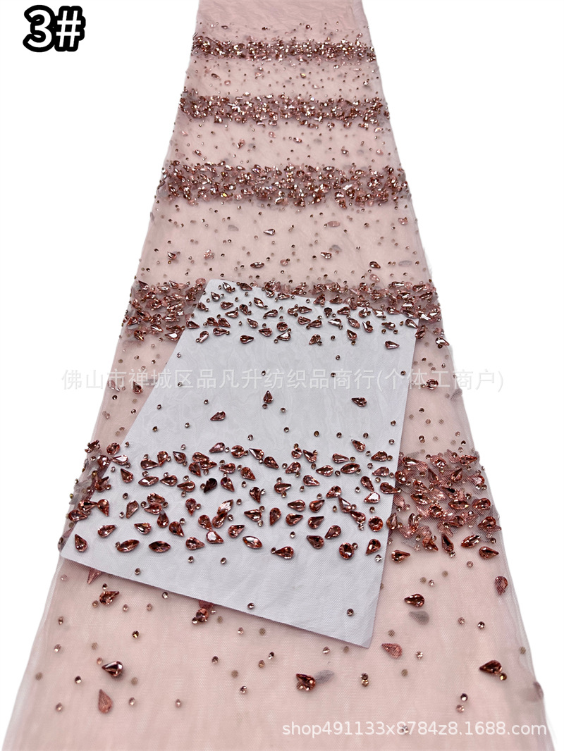 Tejido de malla de diamante de gota de agua laminada mano pesada clavos taladro de cola de pescado vestido de noche tela de boda en stock