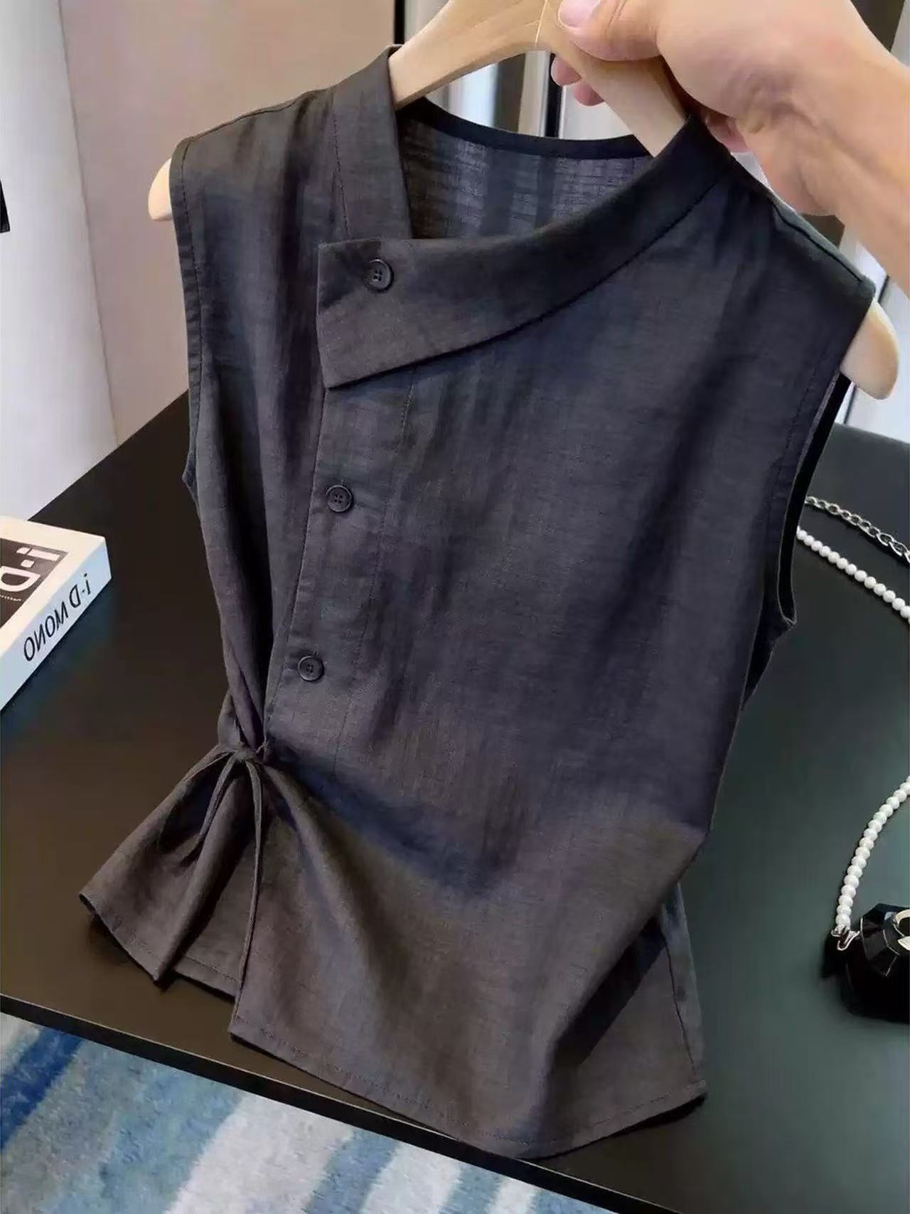 Áo hai dây nữ satin kiểu Pháp thanh lịch, thiết kế không tay ôm nhẹ — màu đen