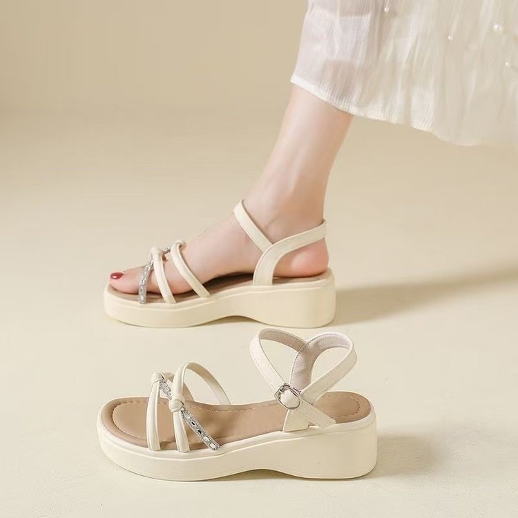 Sandalias de mujer verano 2026 nuevo estilo con falda un tipo de hebilla sandalias de fondo grueso sandalias de moda ligeras versátiles