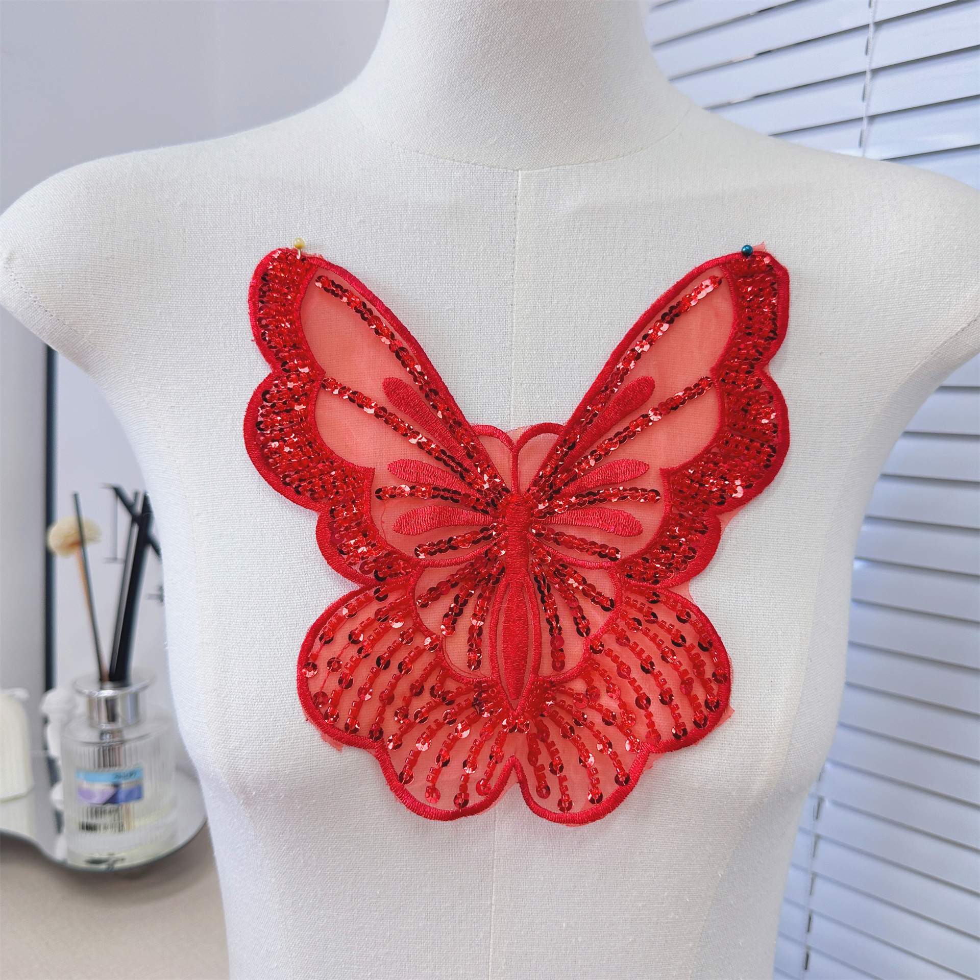 Nuevo bordado con cuentas de encaje mariposa grande pegatinas de tela DIY vestido de novia falda parche pegatinas calcomanías Accesorios image 4