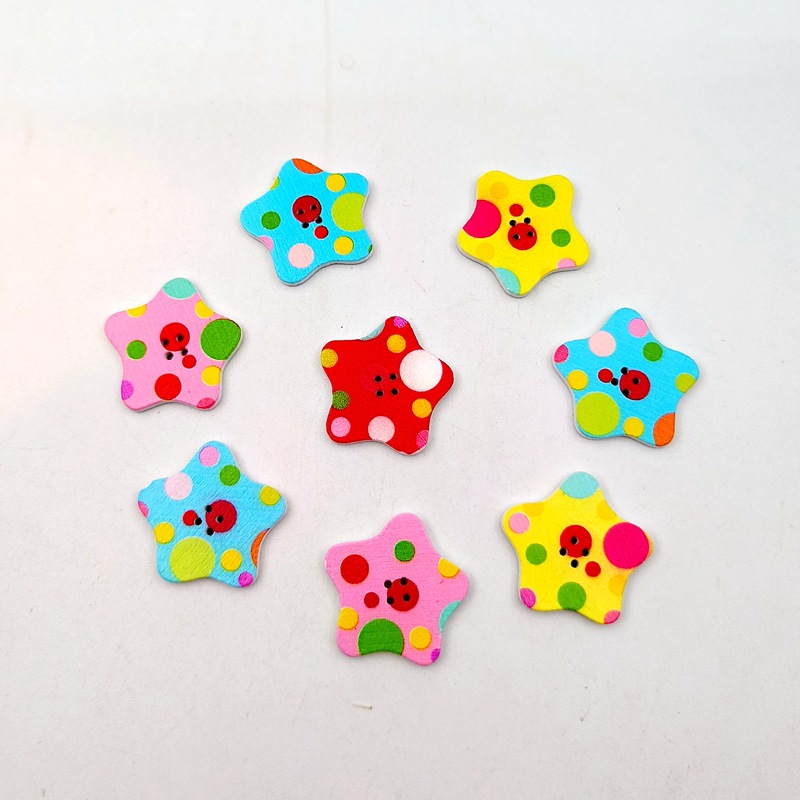 30mm lindo fondo blanco de lunares estrella de cinco puntas de madera natural de los niños botón estrella pintada de madera artesanía decorativa