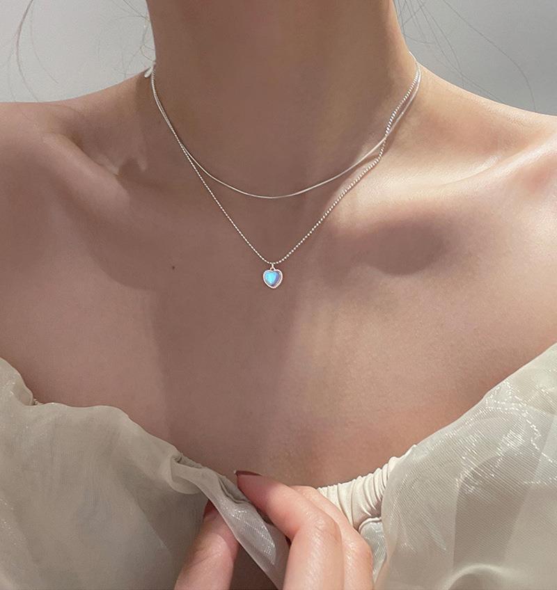 Einfacher Stil Herzform Kupfer Inlay Mondstein Geschichtete Halskette display picture 1