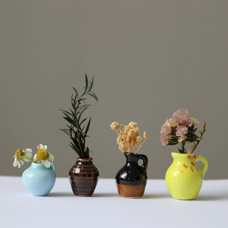 Ins ветер мини-керамическая маленькая наклейка на холодильник для вазы персонализированная креативная миниатюрная ваза на кончике пальца Jingdezhen фабрика оптовая продажа