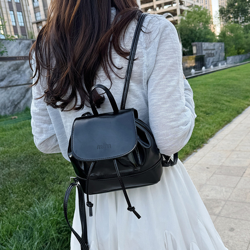 Simple y universal nicho de diseño de mochila de mujer 2025 nueva mochila casual popular, mochila de viaje de moda