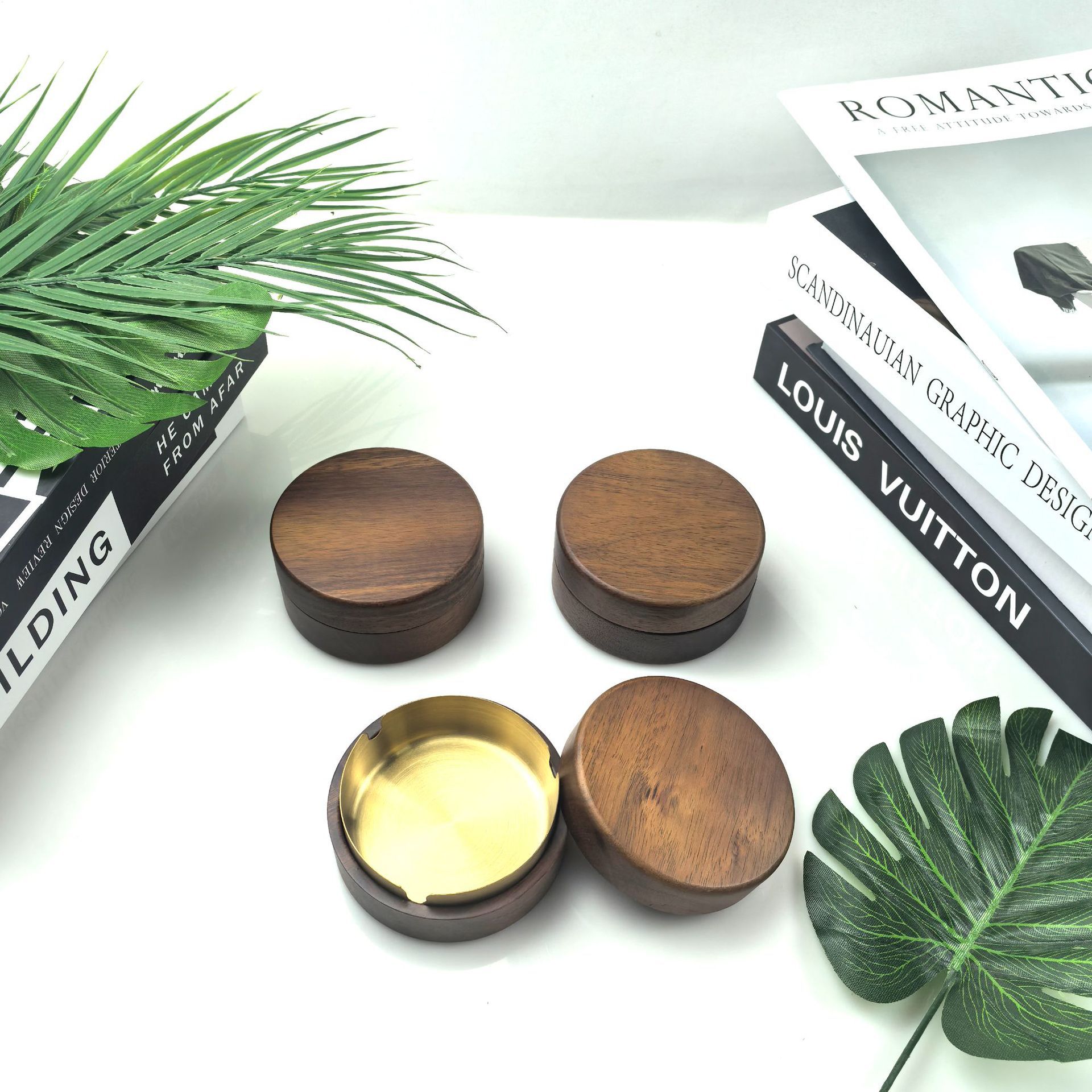Cenicero de madera maciza de color nogal de madera de acacia sala de estar para el hogar con cubierta de madera a prueba de polvo volador oficina creativa estilo redondo de madera