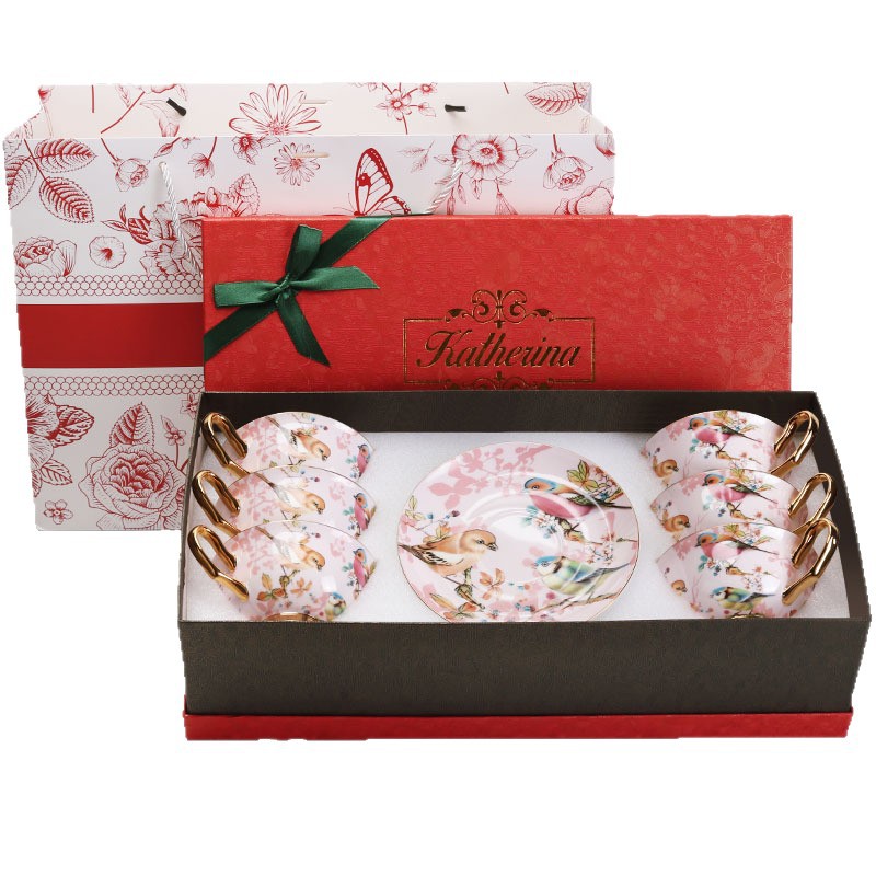 Caja de regalo de nuevo regalo de bodas de cerámica de hueso europeo, taza de café y plato, caja de regalo de boda de nuevo regalo de mano, caja de regalo de graduación