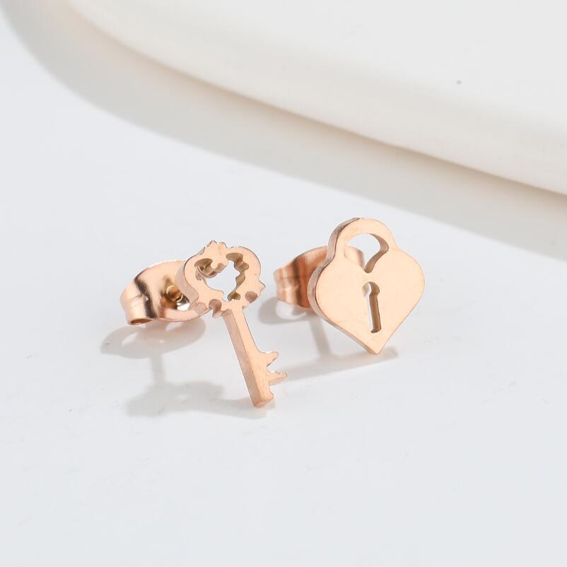 Fashion Key Lock Titanium Steel Ear Studs Plating No Inlaid Stainless Steel Earrings display picture 2