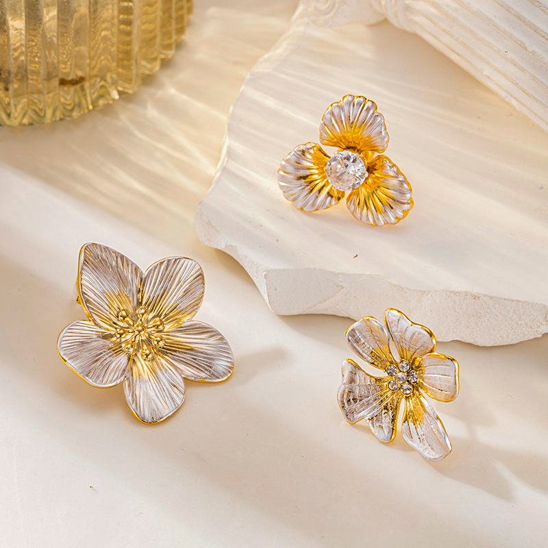 TENA estilo retrógrado francés estilo palacio de acero inoxidable elegante aretes de flores estilo medieval ligero lujo alta sensación de aretes al por mayor