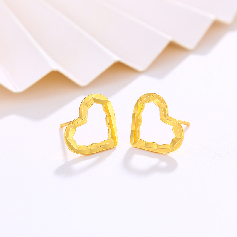 Xu Ping Jewelry Pendientes dorados en forma de corazón Pendientes de amor pequeño de temperamento de alta gama Pendientes de nicho de moda japonesa y coreana Mujeres