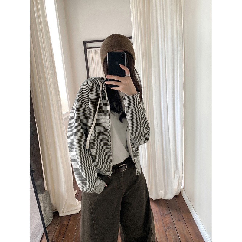 Han Xun: Relaxed fit, retro-style, loose-fitting, striped, hooded, zip-up sweatshirt, 2026 autumn collection, thick outerwear, 27574 Han Xun: Relaxed fit, retro-style, loose-fitting, striped, hooded, zip-up sweatshirt, 2026 autumn collection, thick outerwear, 27574