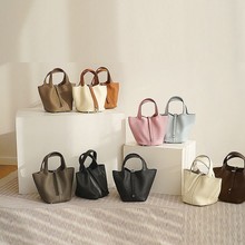 �����ơ��˻@�Ӱ��͹Űٴ���ƤŮ������������r�а���ͨ��ˮͰ��